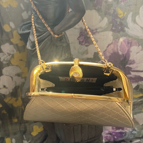 Vintage style women SM DESIGNS gold satin gold chain shoulder strap purse. Used. - Picture 3 of 10